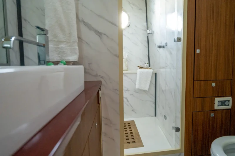 Fashion 68 Cantiere Navale shower