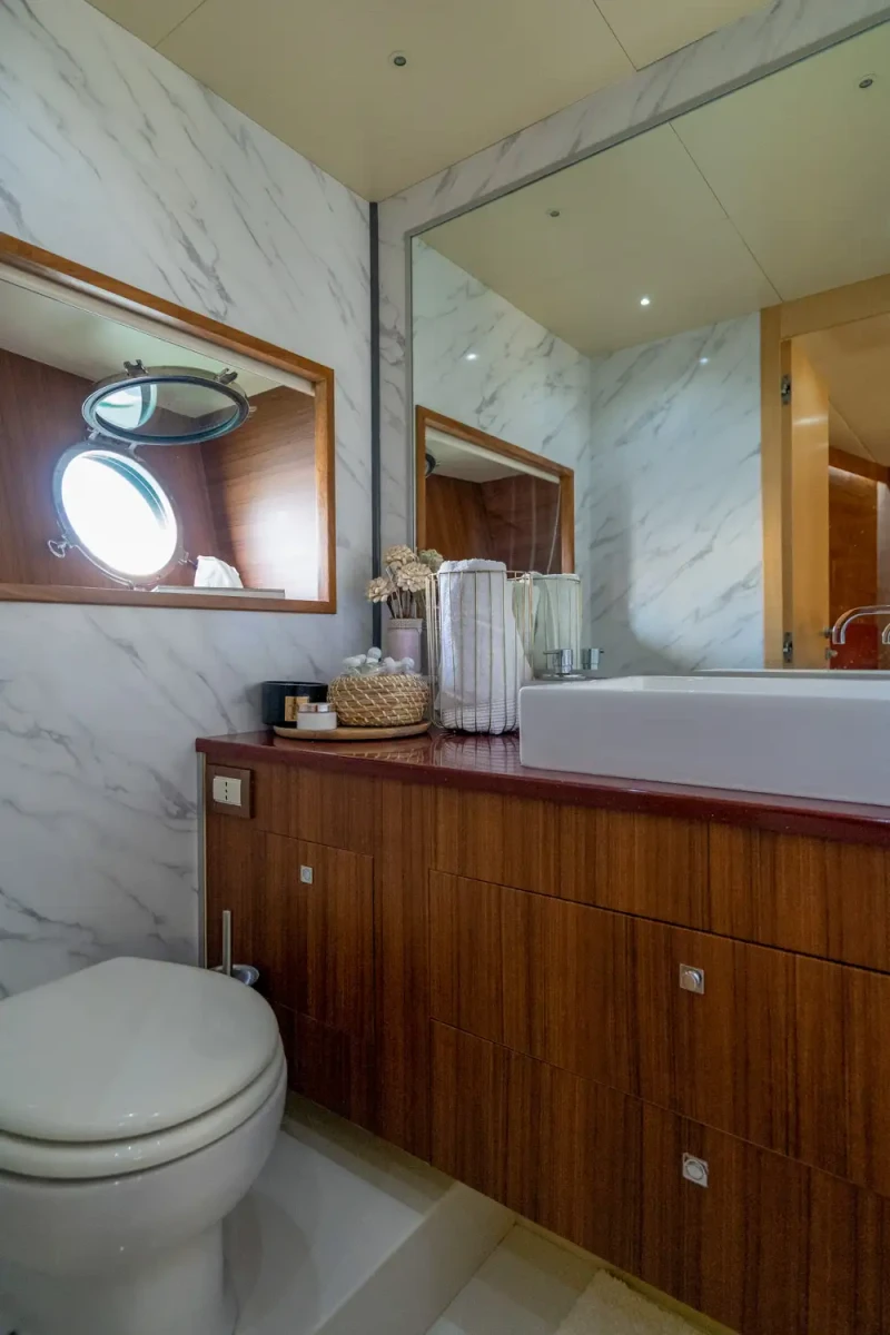 Fashion 68 Cantiere Navale bathroom