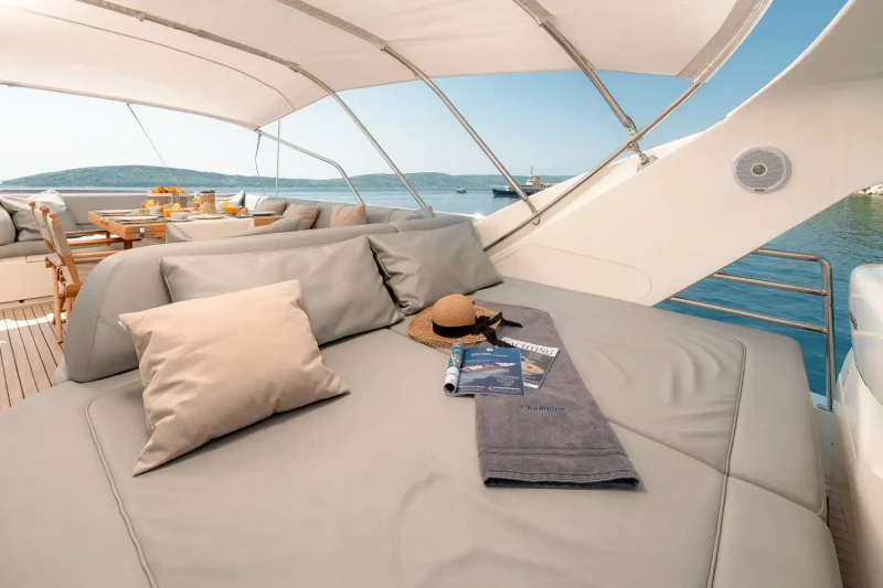 Princess 72 sunbed