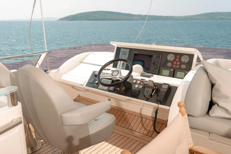 Princess 72 helm