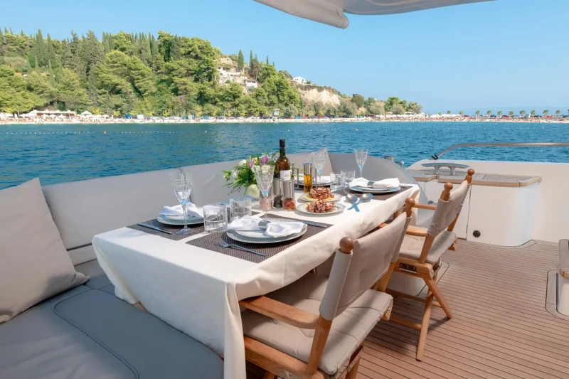 Princess 72 exterior dining table
