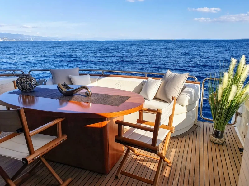 Filippetti Yacht Lukas, dining table