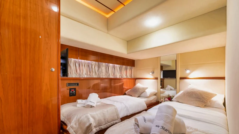Ferretti Yacht 730 Marino, bedroom with 2 beds