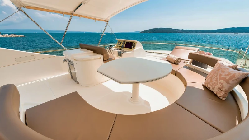Ferretti Yacht 730 Marino, helm and seating area