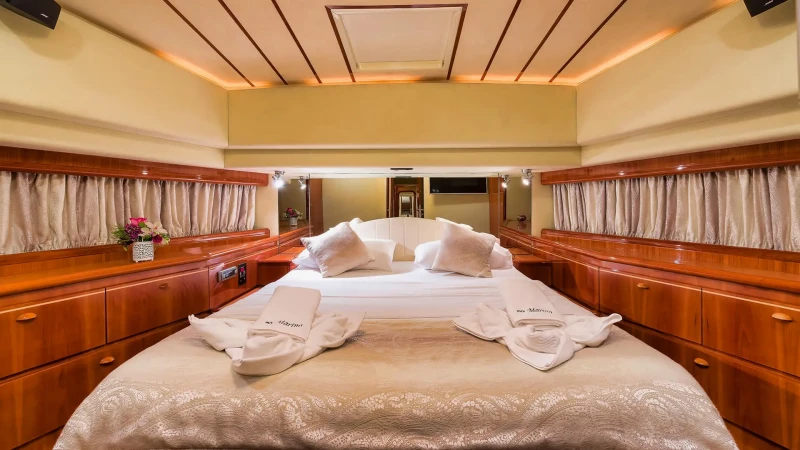 Ferretti Yacht 730 Marino, king size bed in the bedroom