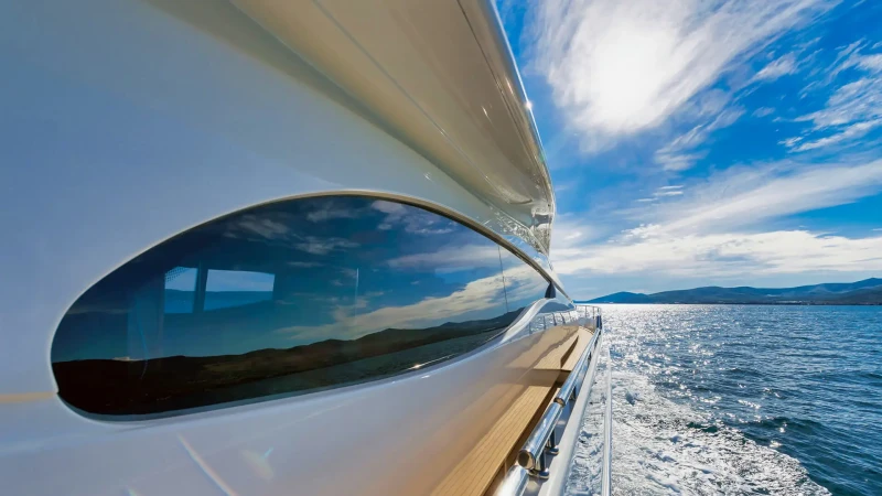 Ferretti Yacht 730 Marino, side