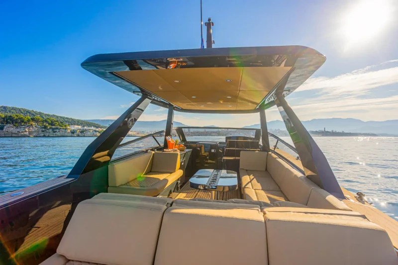 Colnago 35 speed boat sunbeds
