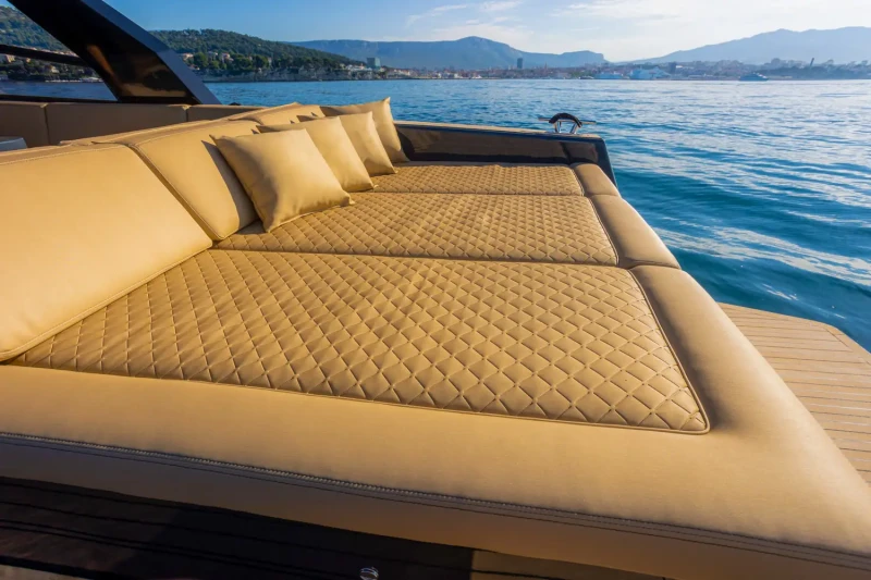 Colnago 35 luxury sunbeds