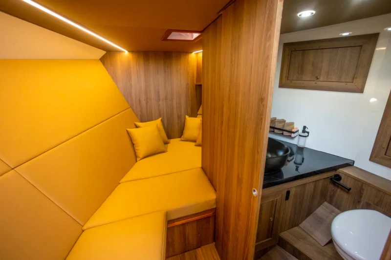 Colnago 35 bed and bathroom